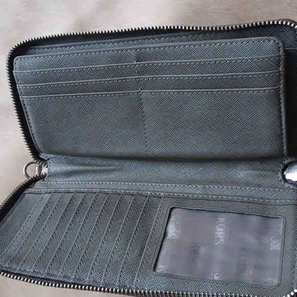 Michael Kors  wallet - Picture 9 of 16